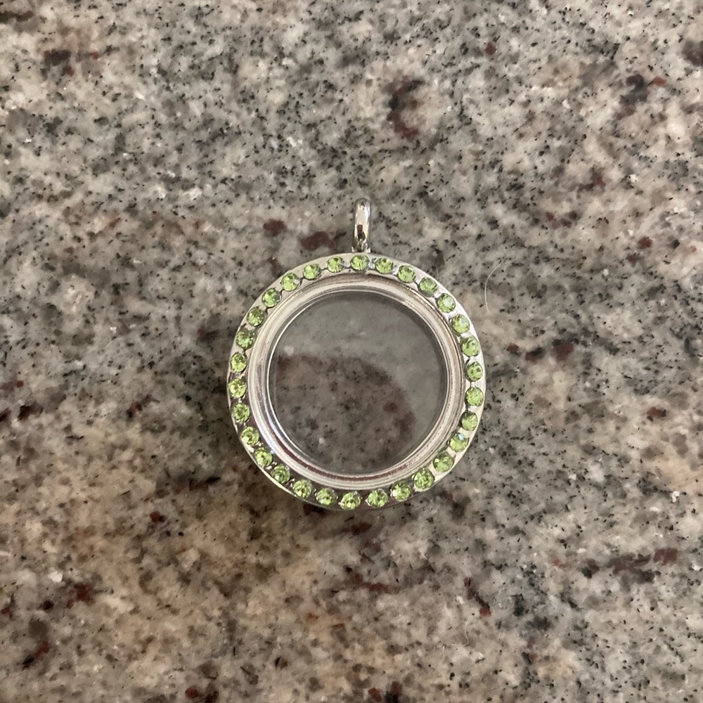 Swarovski Peridot Green August Birthstone Pendant Necklace Memory Locket
